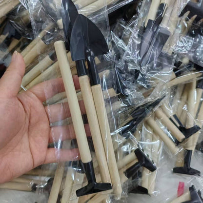 Three piece set of gardening potted plant tools, flower planting tools